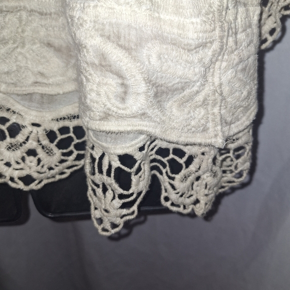 Democracy Blouse with Elegant Lace - Picture 6 of 7